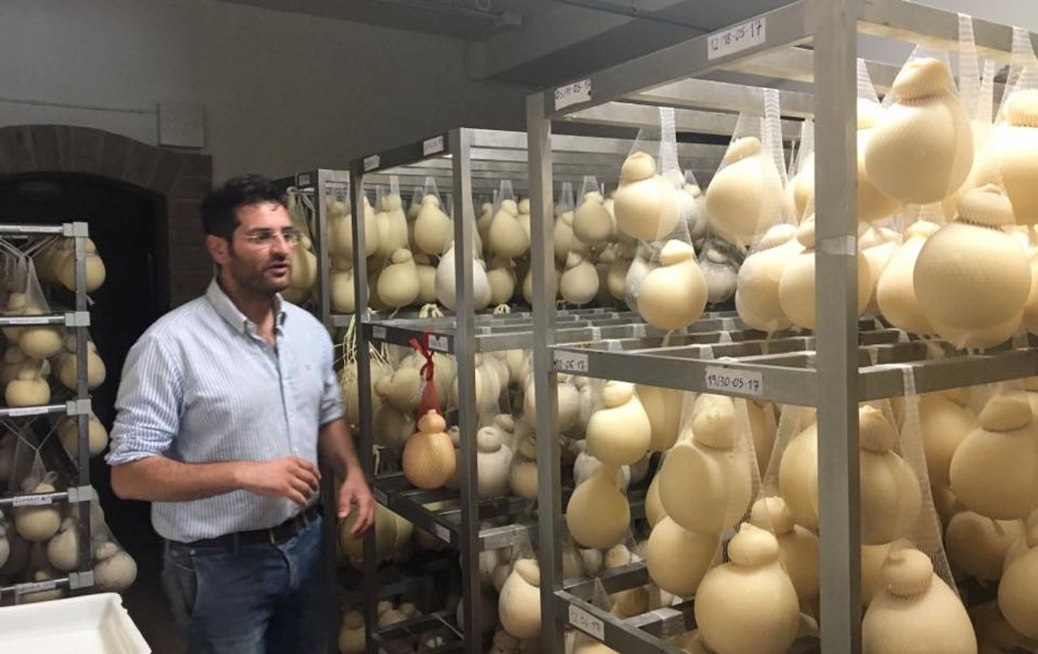 Visite d'une ferme fromagère, atelier de fabrication de fromage et dégustation - Cours privé