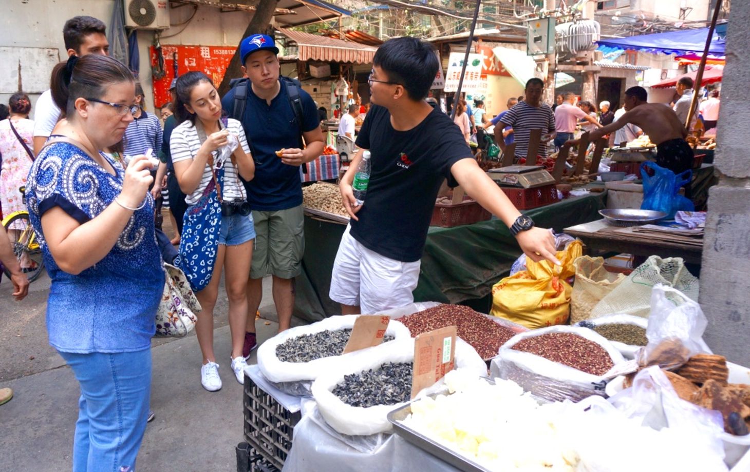 Half-Day Chengdu Courtyard Cooking Class with Local Spice Market Visit