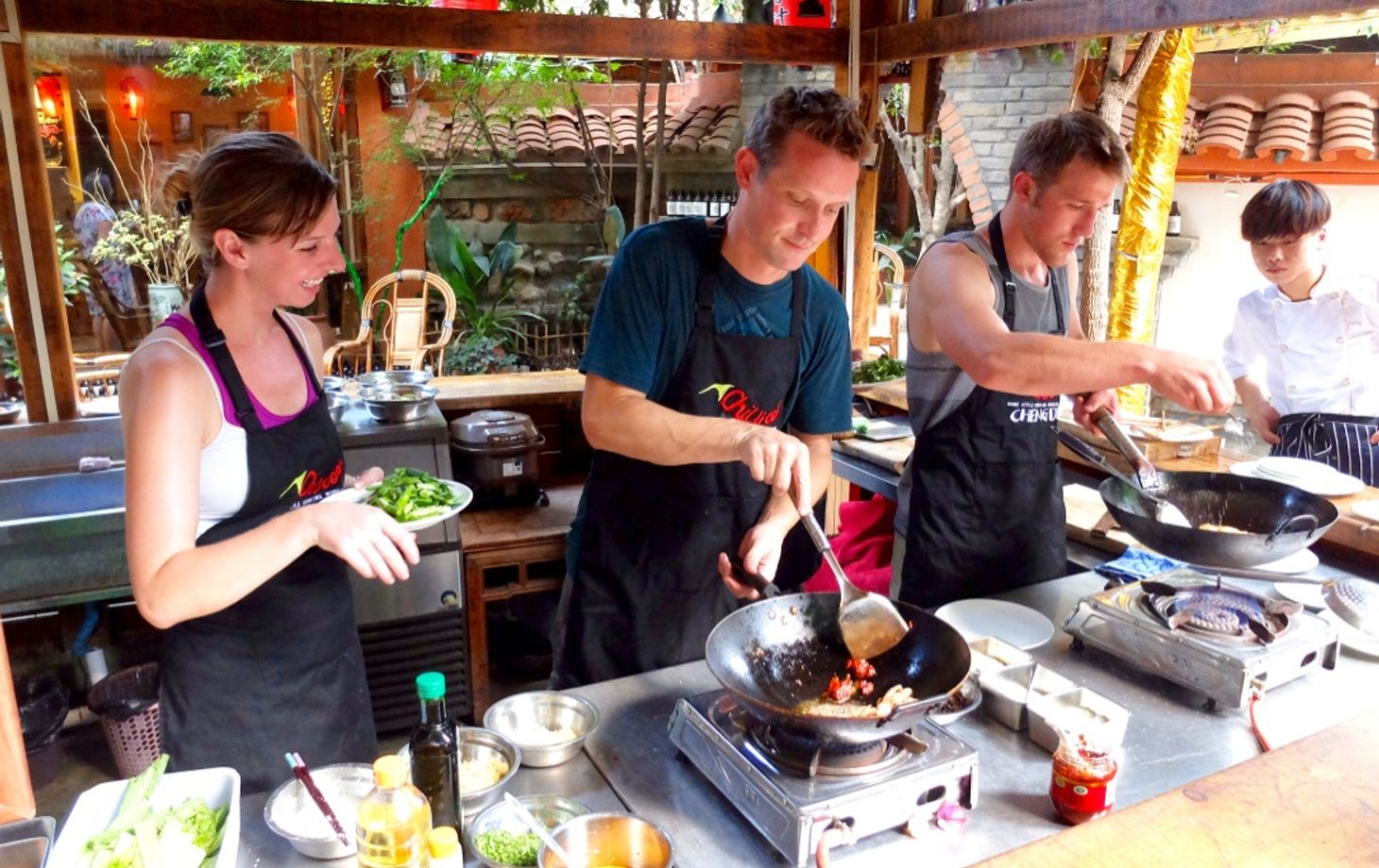 Half-Day Chengdu Courtyard Cooking Class with Local Spice Market Visit
