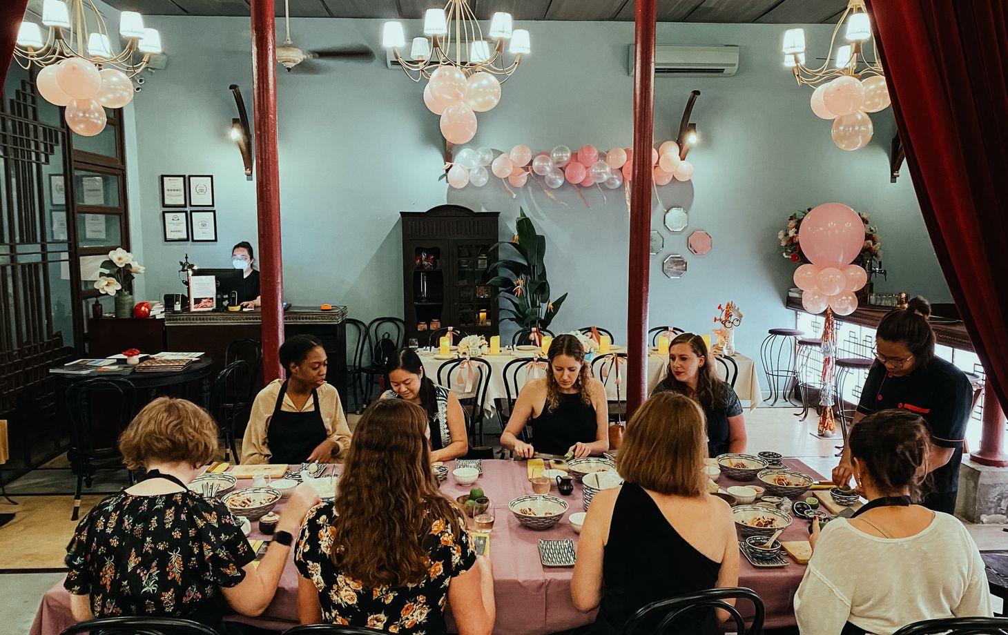Half-day Gourmet Trip with Hoa Túc Cooking Class