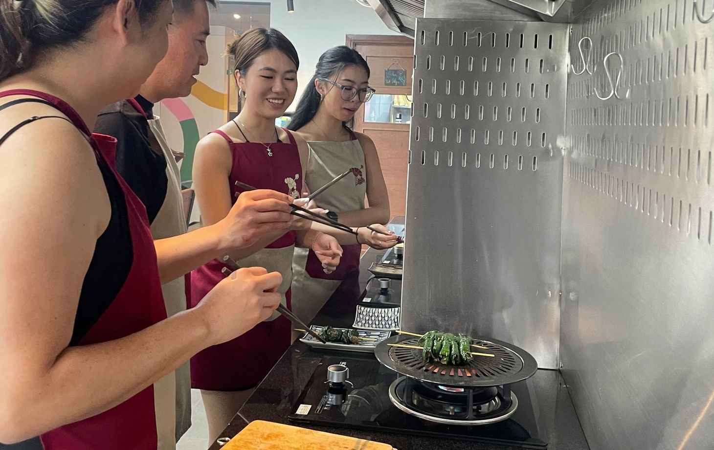 Half-day Gourmet Trip with Hoa Túc Cooking Class