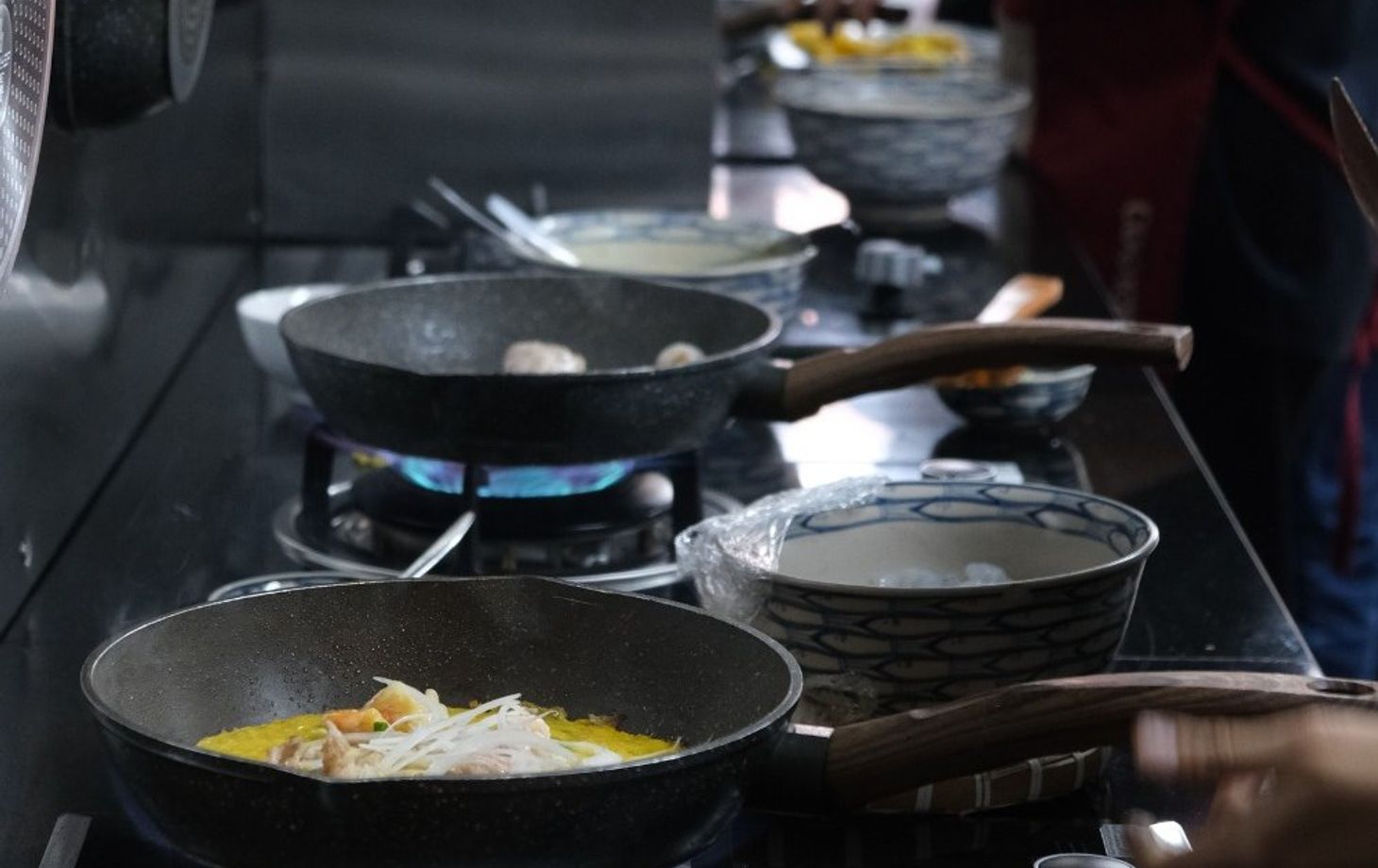 Half-day Gourmet Trip with Hoa Túc Cooking Class
