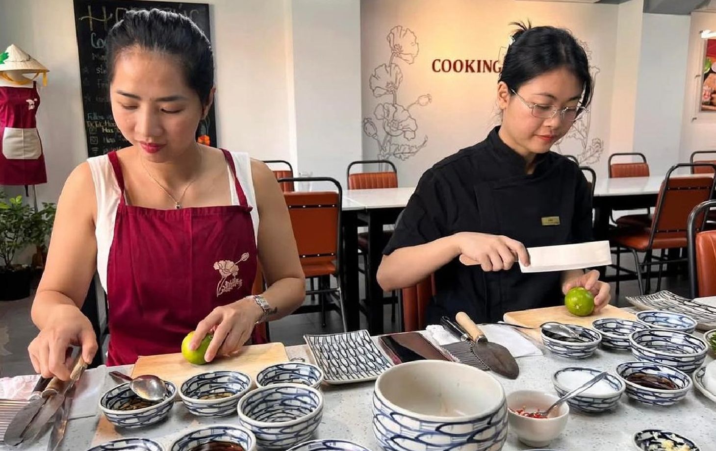 Half-day Gourmet Trip with Hoa Túc Cooking Class