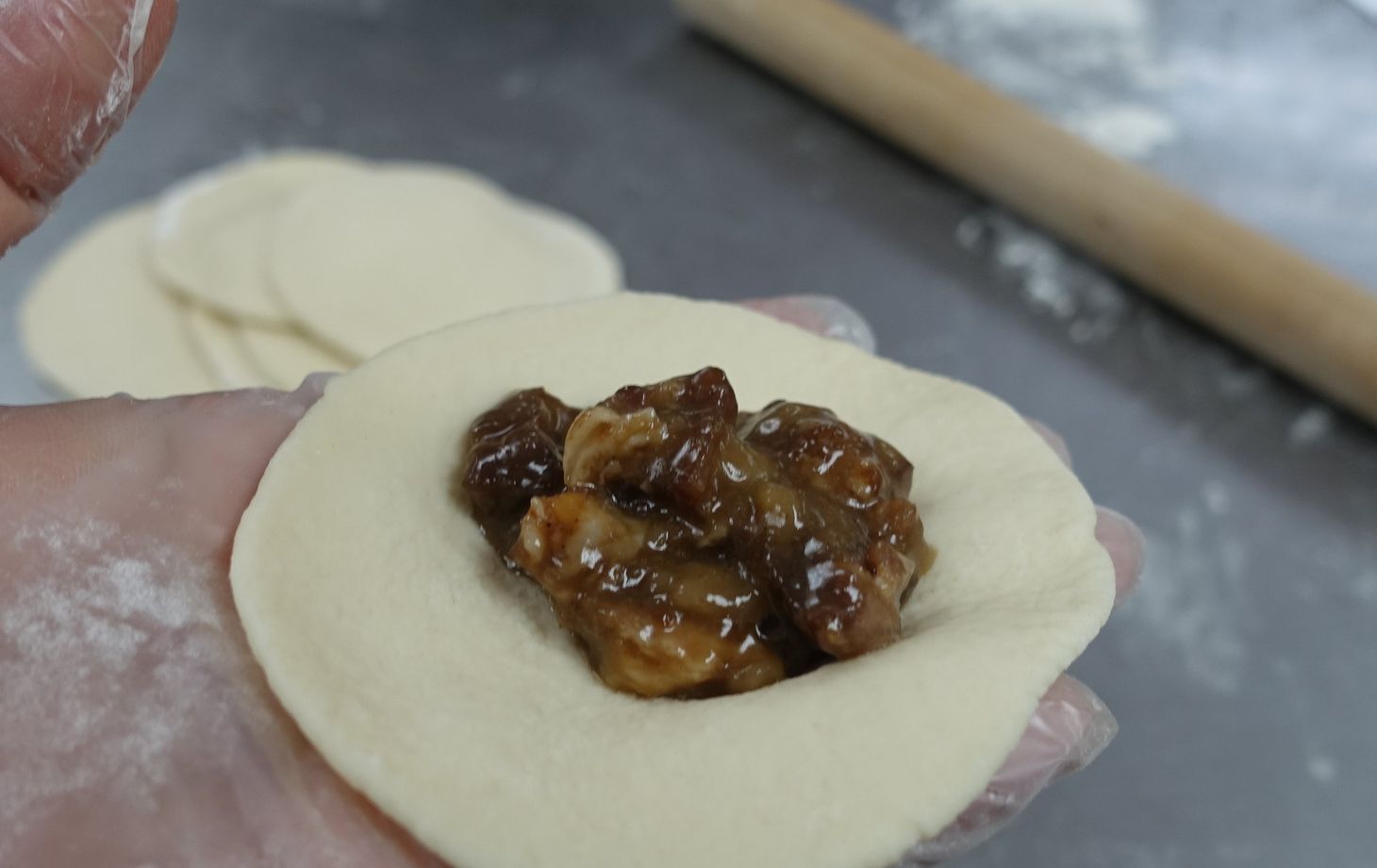 Panini al maiale alla griglia fatti in casa e maiale fatto in casa con tè cinese