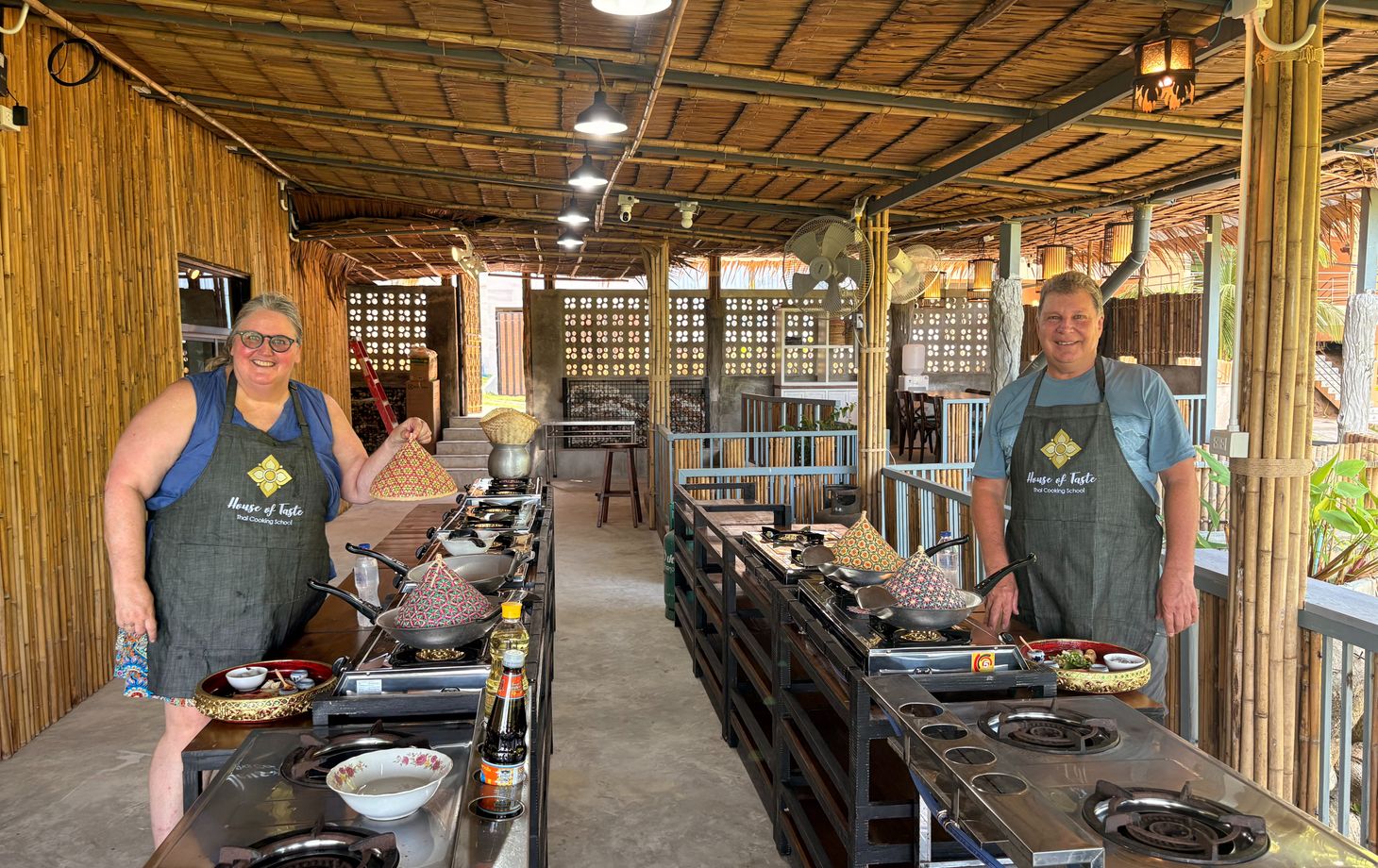 Aula prática de culinária tailandesa e visita ao mercado em Phuket