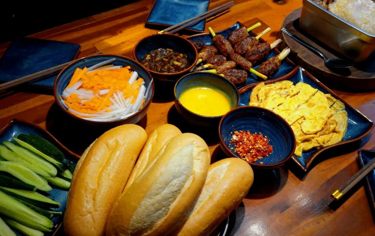 Hanói: Elabora 5 auténticos rellenos de Bánh Mì con té verde fresco o café.