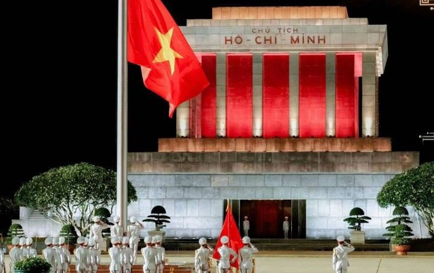 Hanoi by Night: Food, Culture and Flag Ceremony Experience