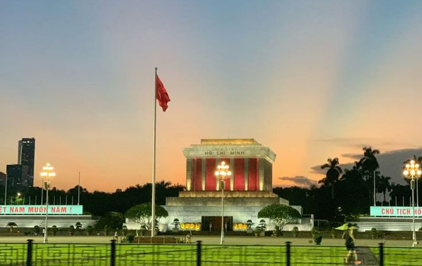 Hanoi by Night: Food, Culture and Flag Ceremony Experience