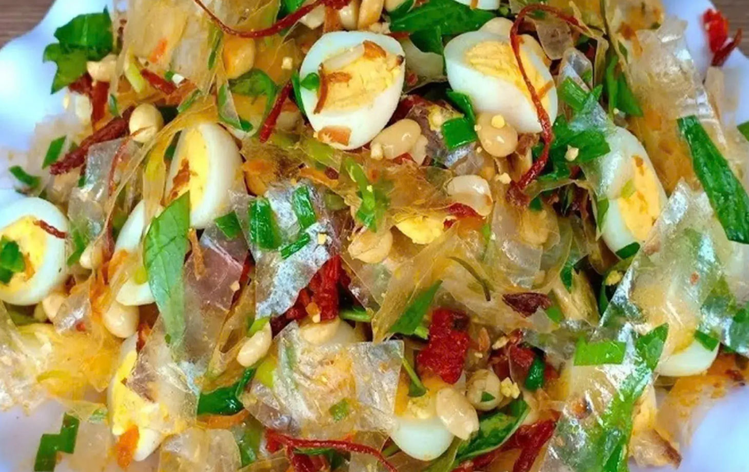 Hanoi Private Street Food Experience with 10 Local Tastings & Drinks
