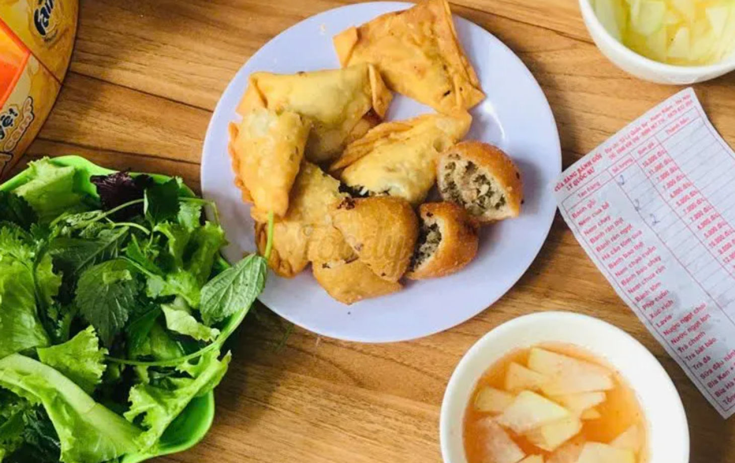 Hanoi Private Street Food Experience with 10 Local Tastings & Drinks