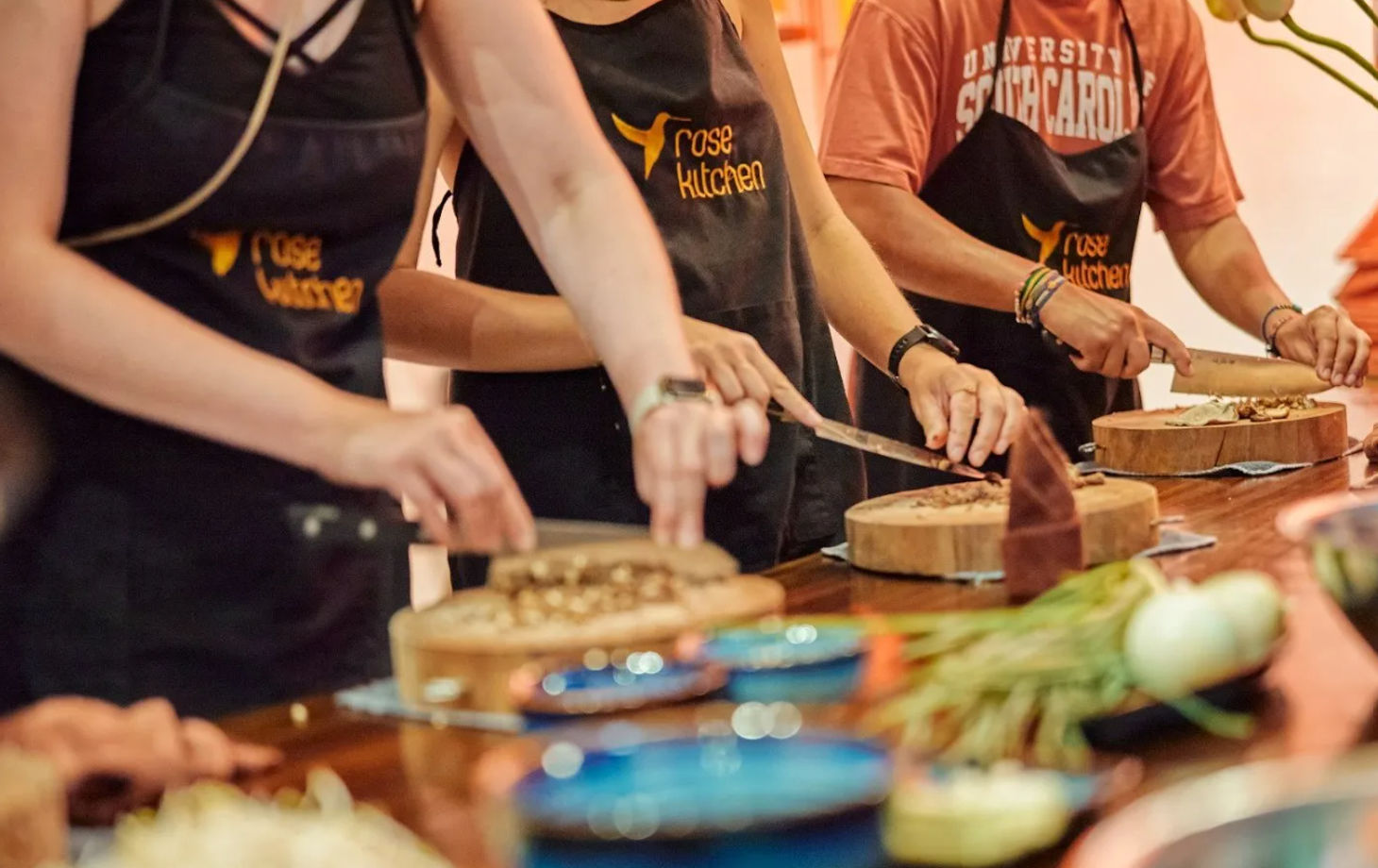 Clase de Bánh Mì Vegano en Hanoi: Elabora 5 rellenos tradicionales y disfruta de té verde o café.