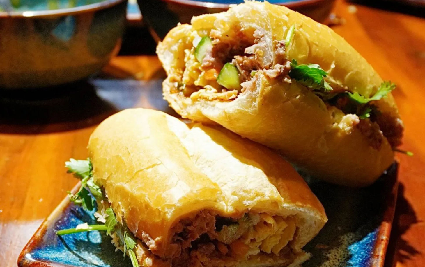 Clase de Bánh Mì Vegano en Hanoi: Elabora 5 rellenos tradicionales y disfruta de té verde o café.