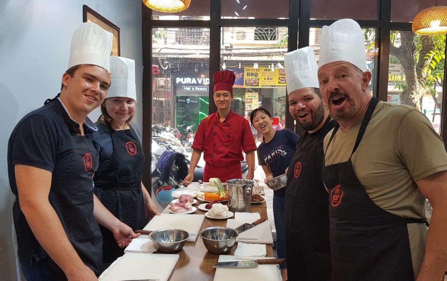 Hoang's Cooking Class with Local Market Tour