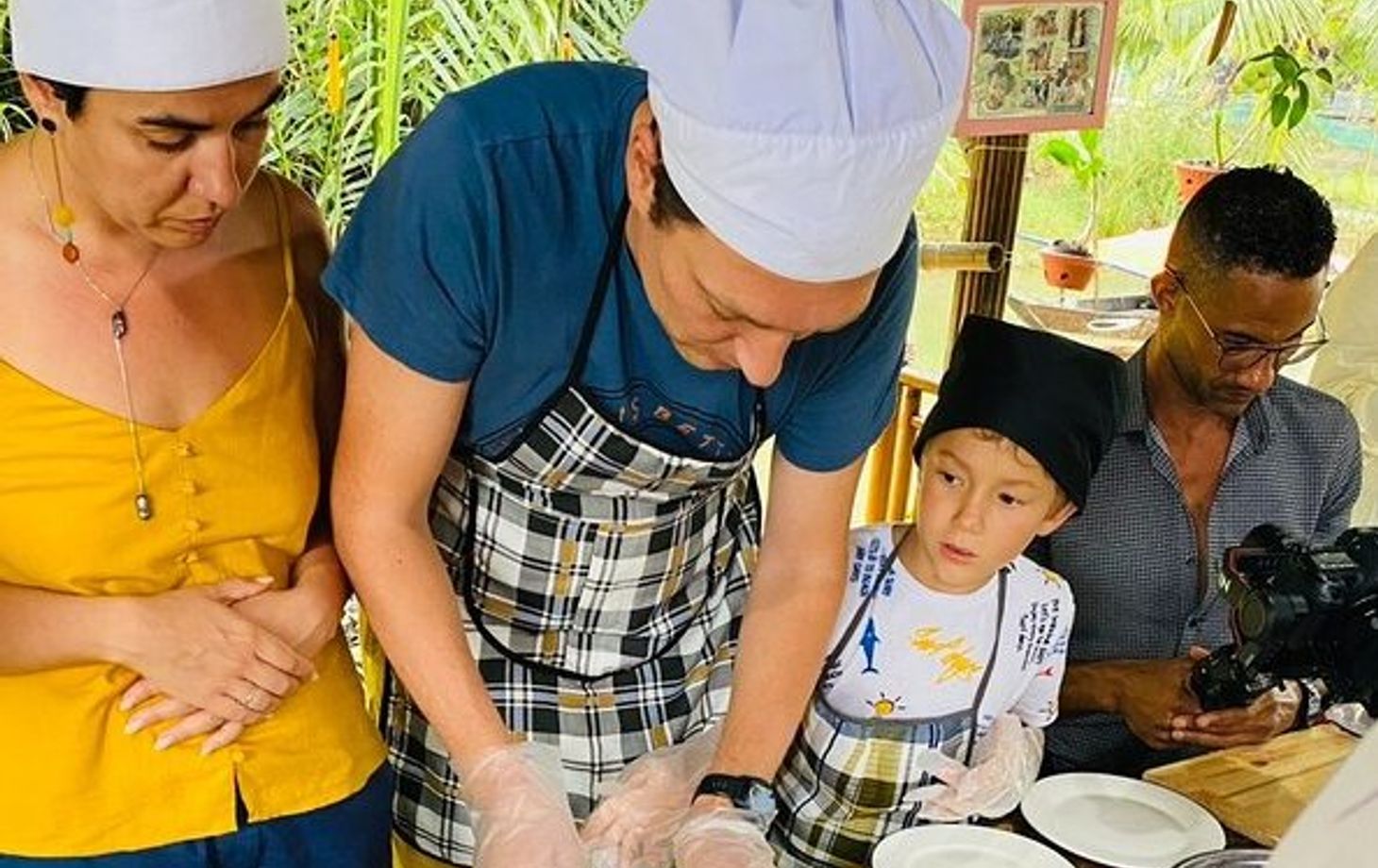Local Market, Basket Boat and Lantern-Making Experience with Culinary Class in Hoi An
