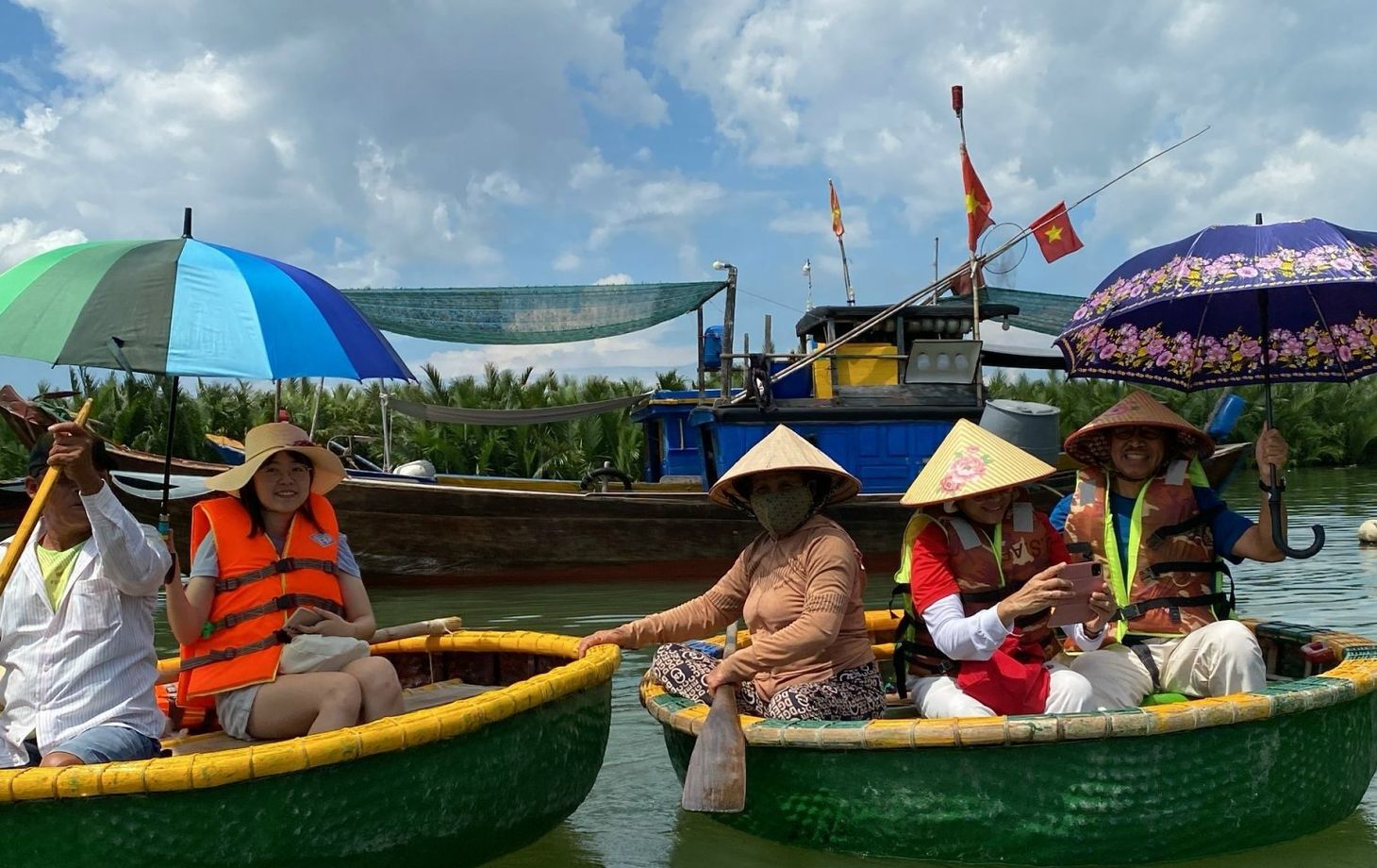 Vietnamese Countryside Experience: Market Tour, Basket Boat Ride, and Cooking Class