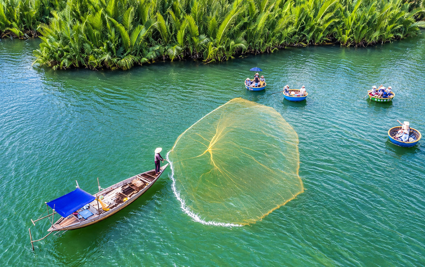 Hoi An Riverside Cooking Class with Market Tour, Basket Boat & Fishing