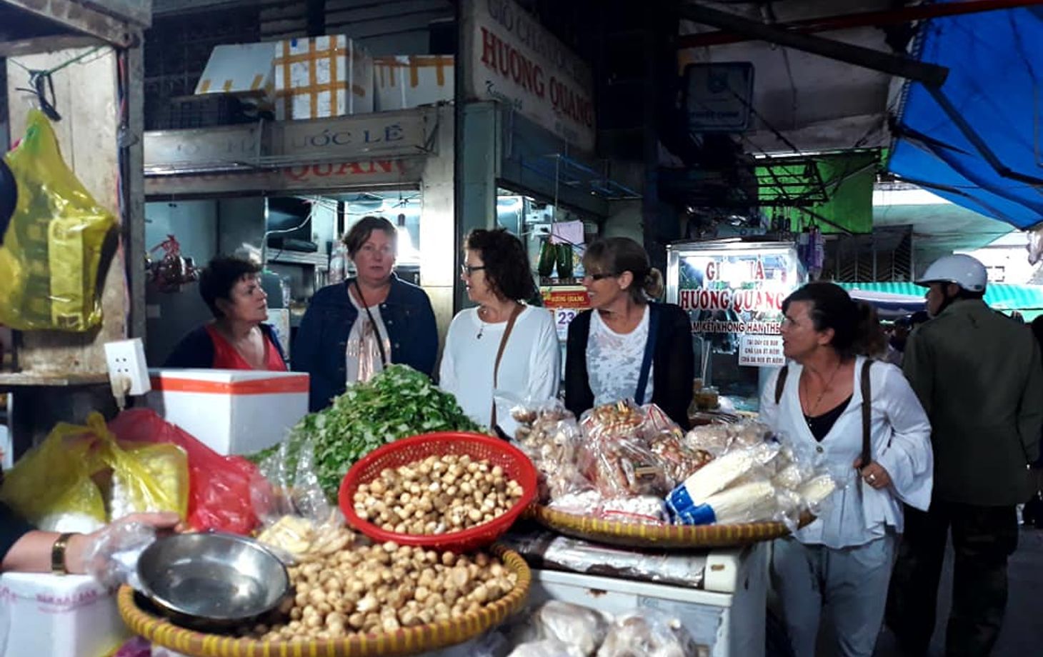 Kelas Memasak di Rumah dengan Lawatan Pasar Sentral di Dalat