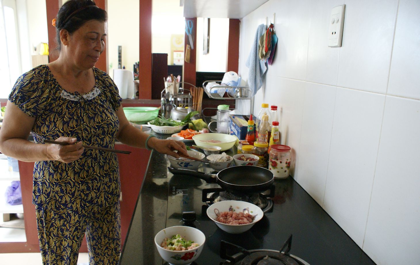 Vietnamese Home Cooking Expert with Market Tour and Boat Trip to Hoai River