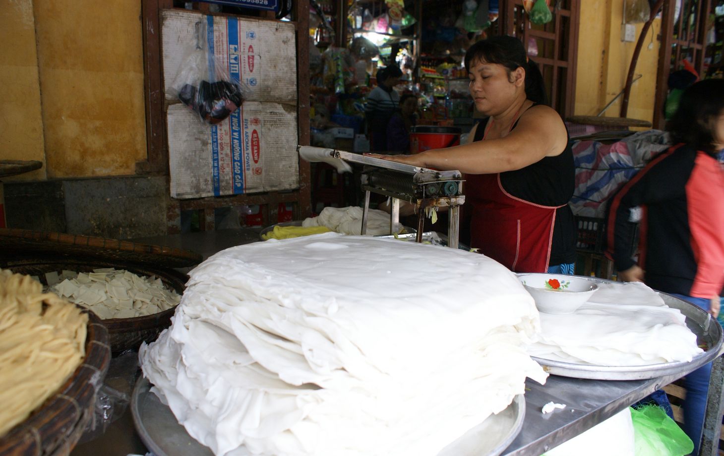 Vietnamese Home Cooking Expert with Market Tour and Boat Trip to Hoai River