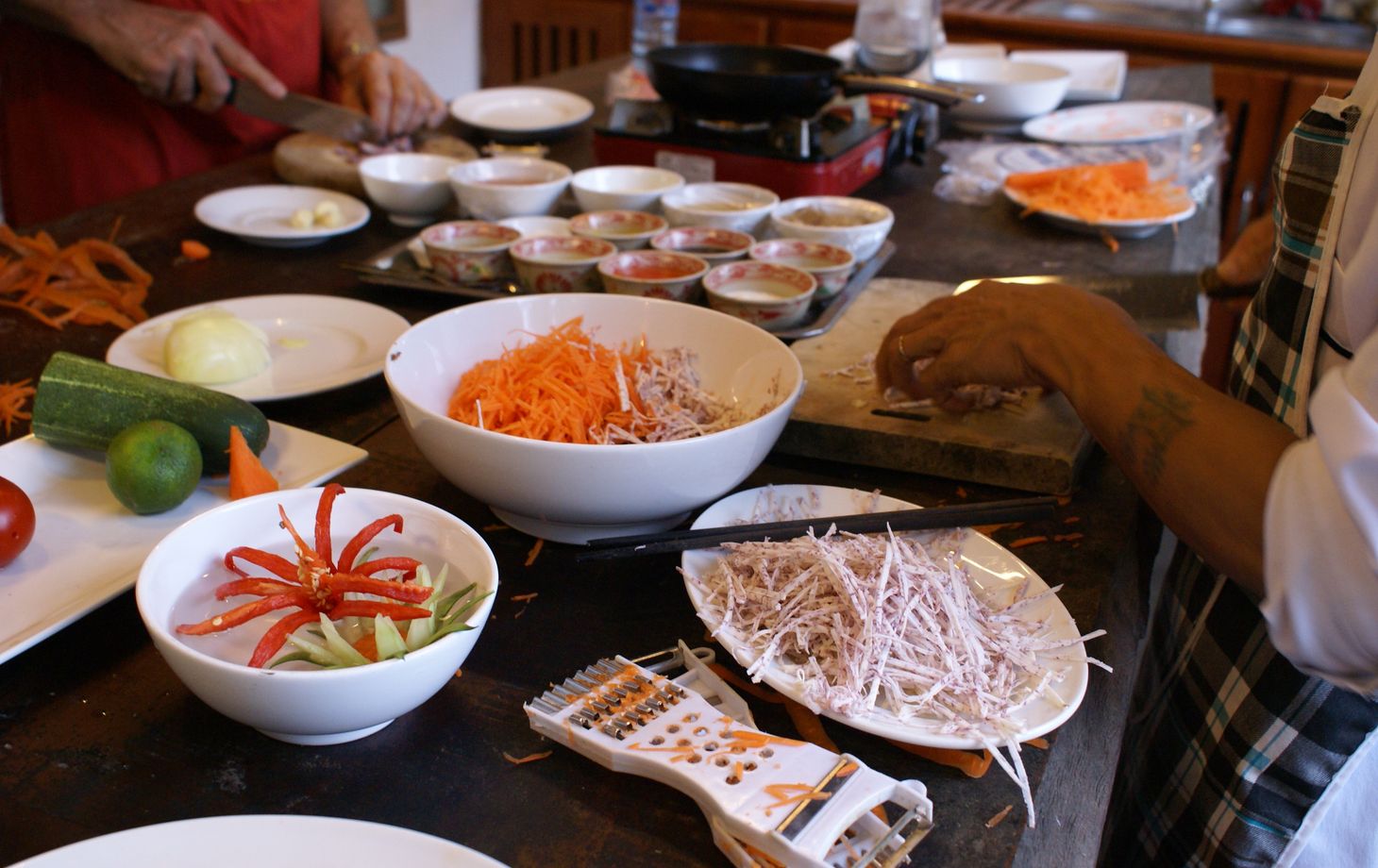 Vietnamese Home Cooking Expert with Market Tour and Boat Trip to Hoai River