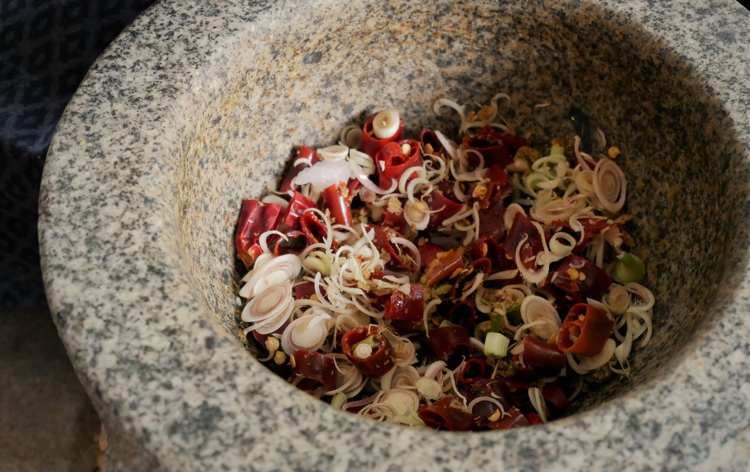 Cours de cuisine thaïlandaise ludique de 2 jours/1 nuit dans une cuisine familiale et excursion en bateau inclus