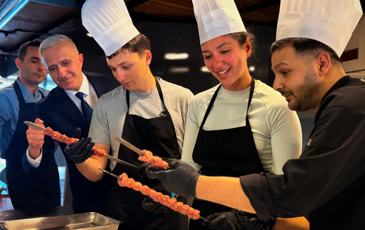 Istanbul: Traditional Turkish Pizza & Kebab Cooking Experience