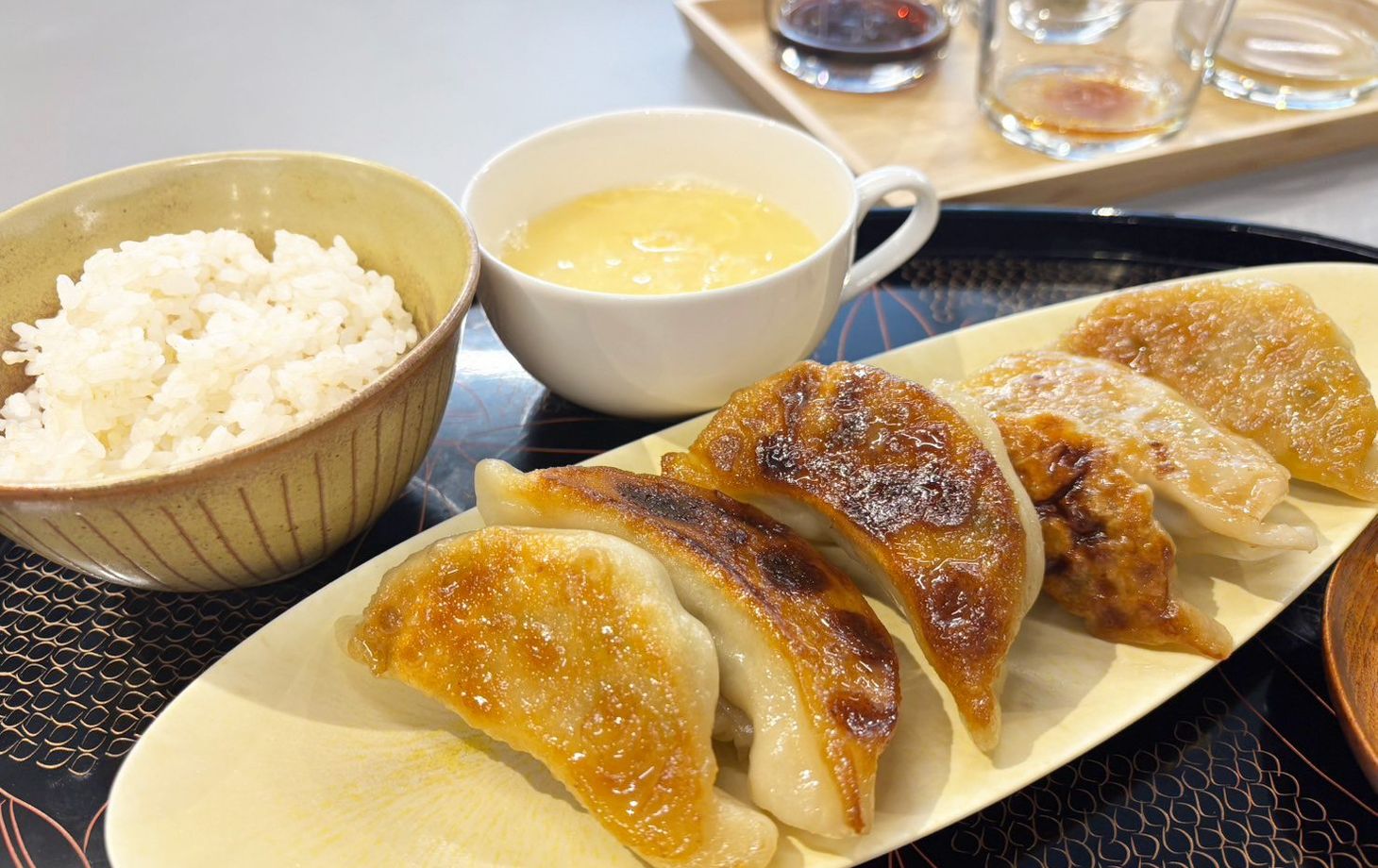 Japanischer Gyoza-Kochkurs & Markttour in Tokio