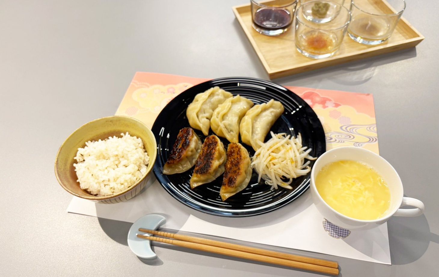 Japanischer Gyoza-Kochkurs & Markttour in Tokio