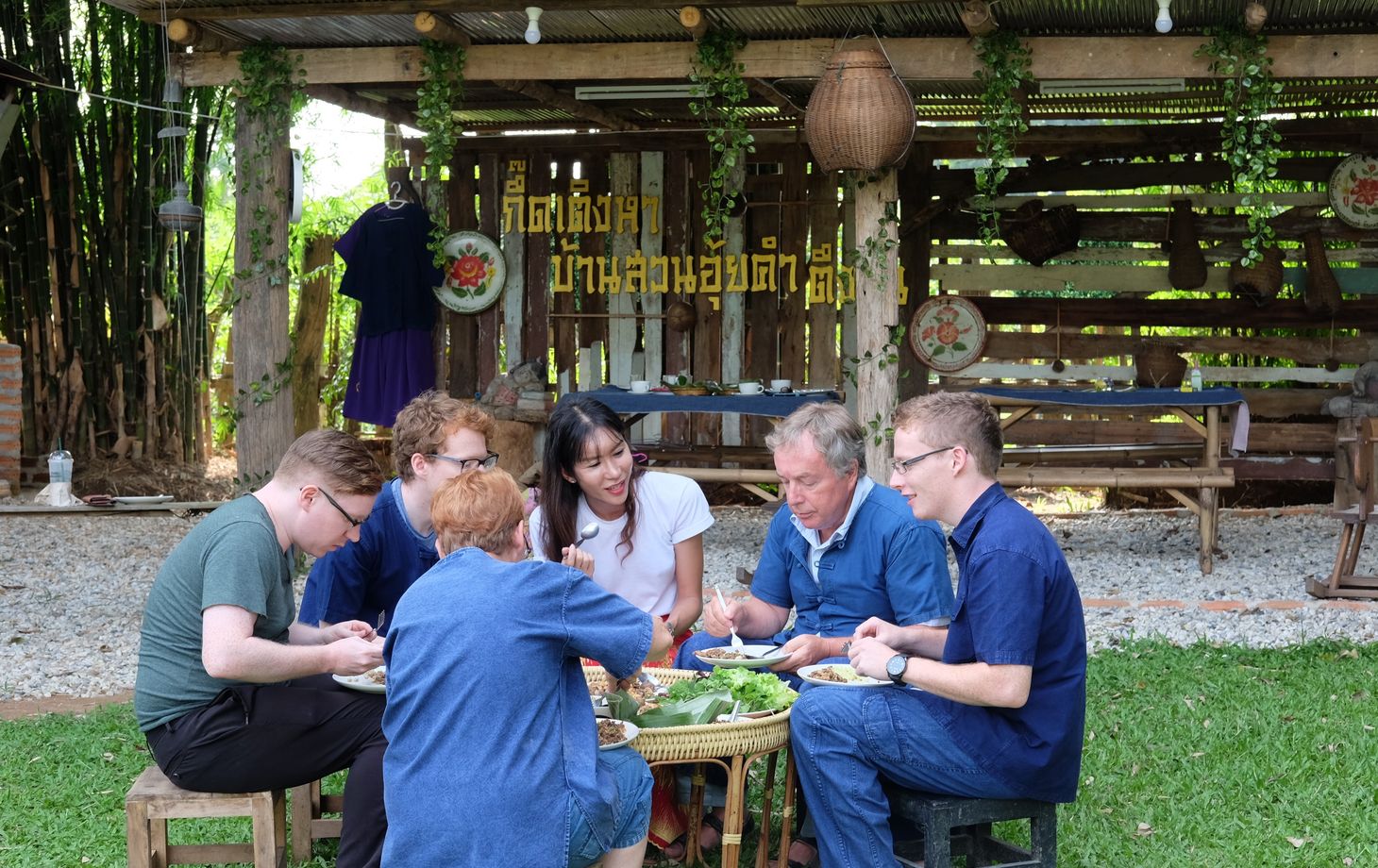 Lanna-Kochkurs mit anschließendem Einkauf auf dem Lebensmittelmarkt und einer Tour durch das Goldene Dreieck
