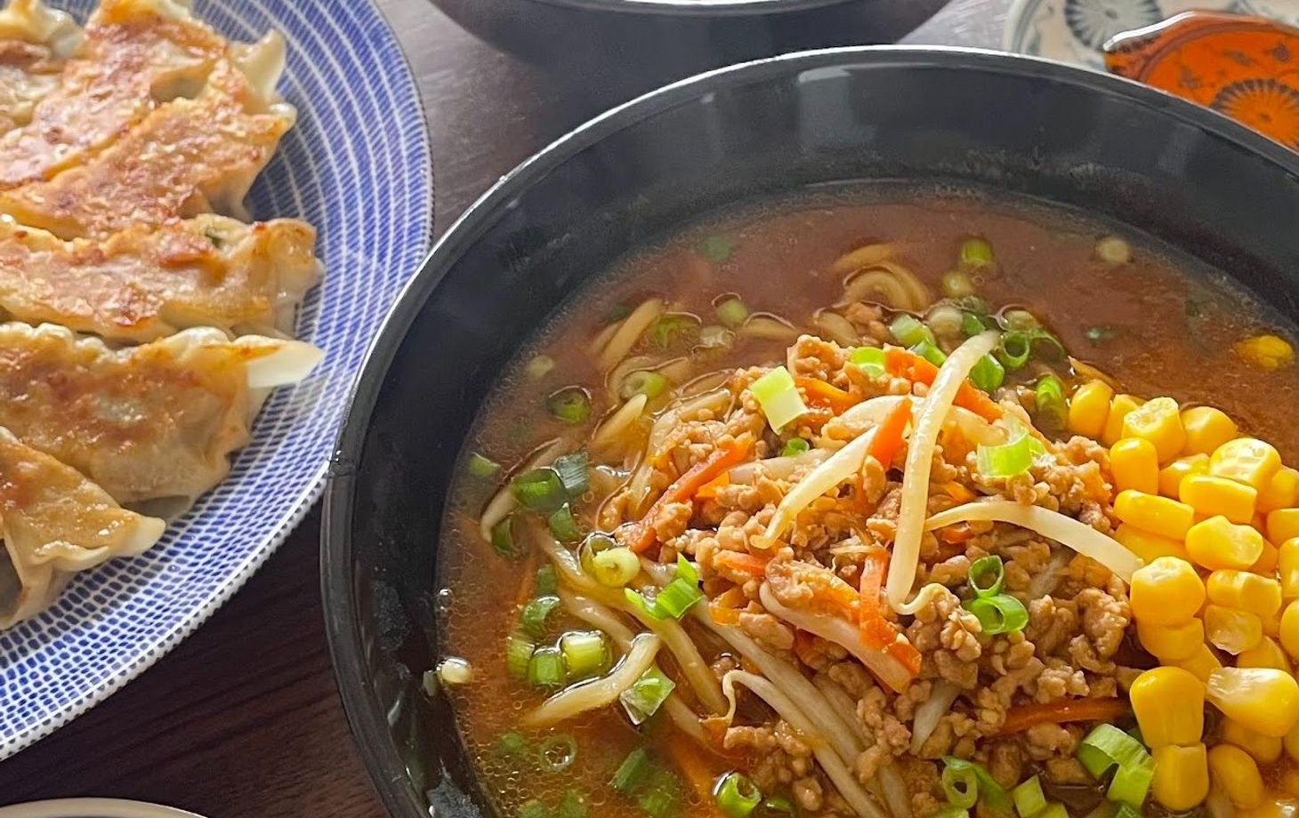 Erleben Sie die japanische Küche: Leckeres Miso-Ramen und knusprige Gyoza – ein Kochkurs