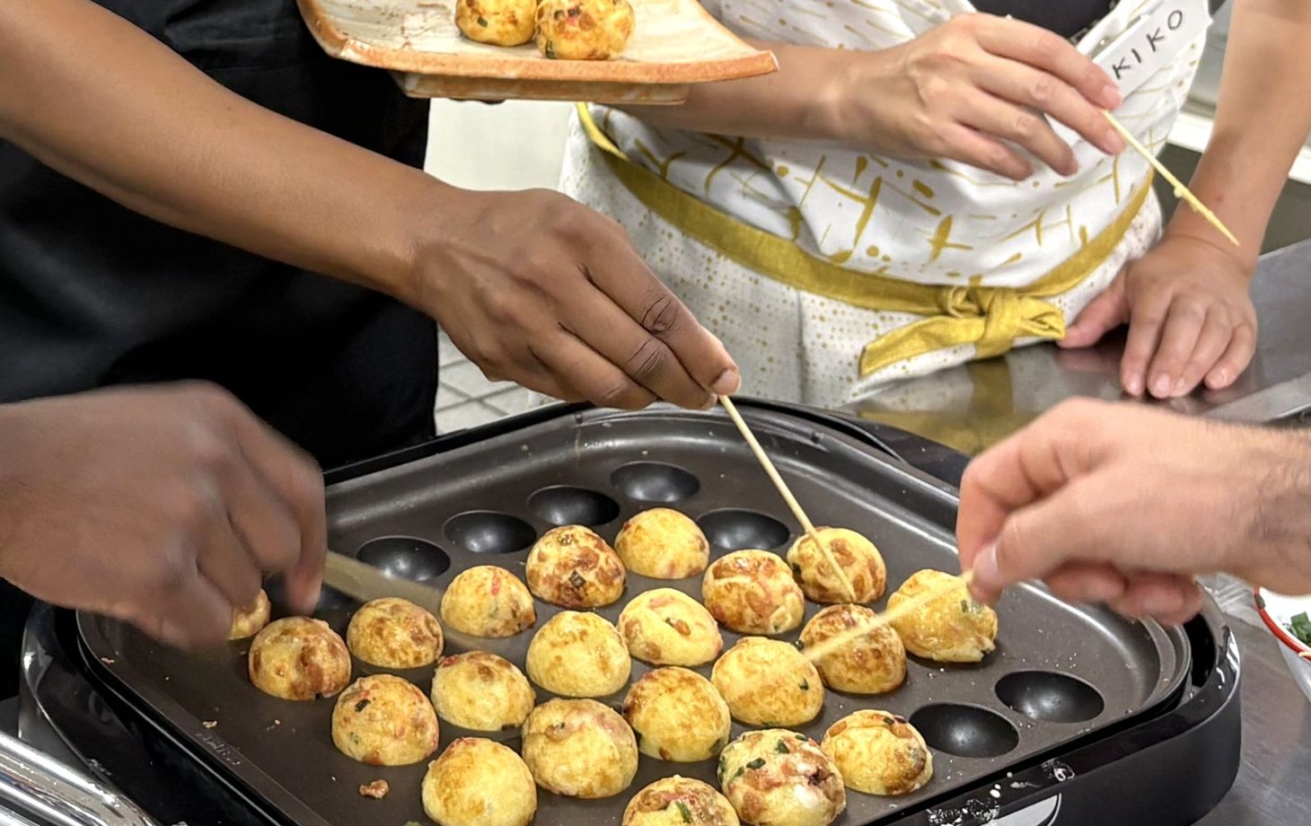 Mari bersenang-senang membuat Takoyaki Jepang yang terkenal di Nagoya!