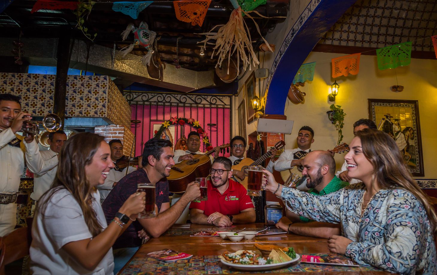 Circuit tacos et bières à Cancún avec spectacle de mariachis et visite du marché nocturne