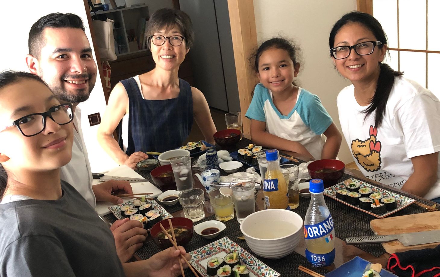 Praktischer Kurs zur Zubereitung von gerolltem Sushi und Sake-Verkostung