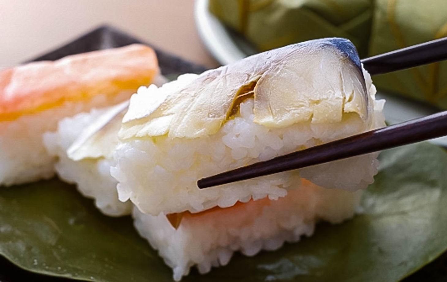 Préparation d'authentiques Cha Soba au Sencha à Kyoto