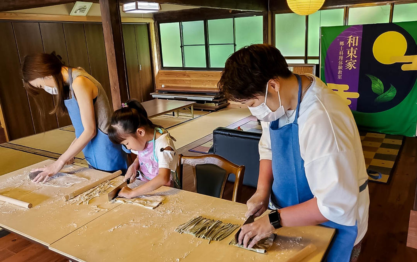 Préparation d'authentiques Cha Soba au Sencha à Kyoto