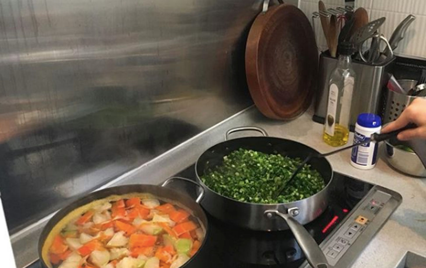 Du marché à la cuisine : cours de fabrication de raviolis bio et visite du marché (option végétarienne possible)