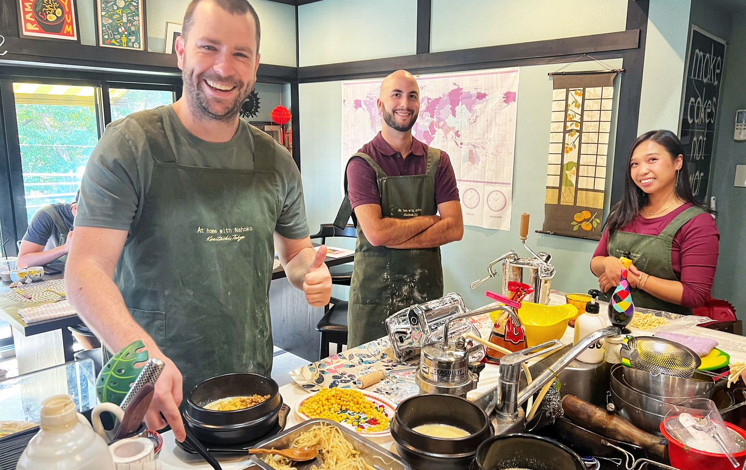 Lerne, Tokios legendäres Ramen von Grund auf selbst zuzubereiten – inklusive Brühe