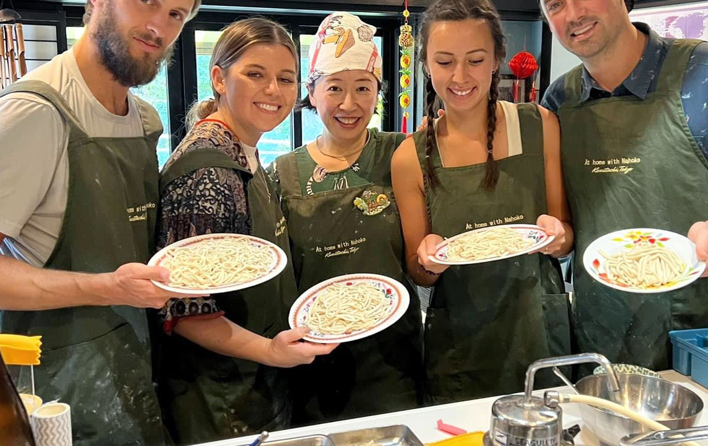 Lerne, Tokios legendäres Ramen von Grund auf selbst zuzubereiten – inklusive Brühe