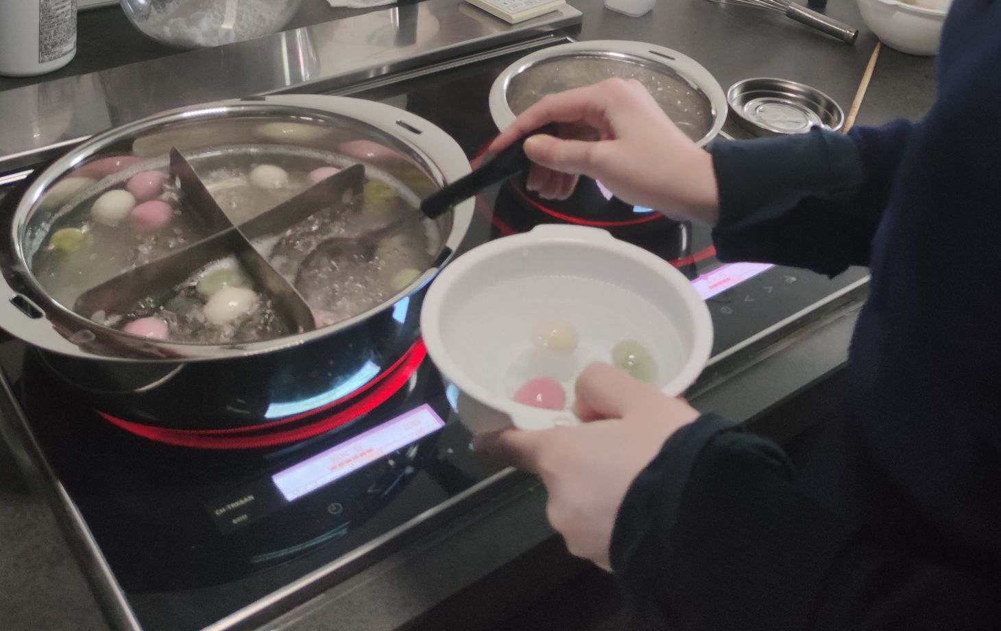 Traditional Japanese Mochi Making Class in Local Tokyo Home