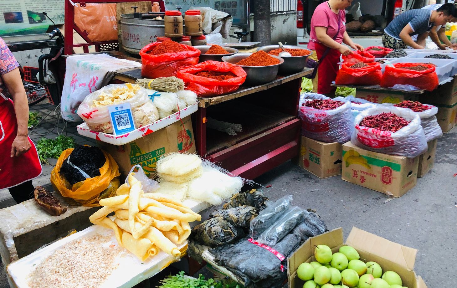 Breakfast Street Food & Market Tour with Tai Chi