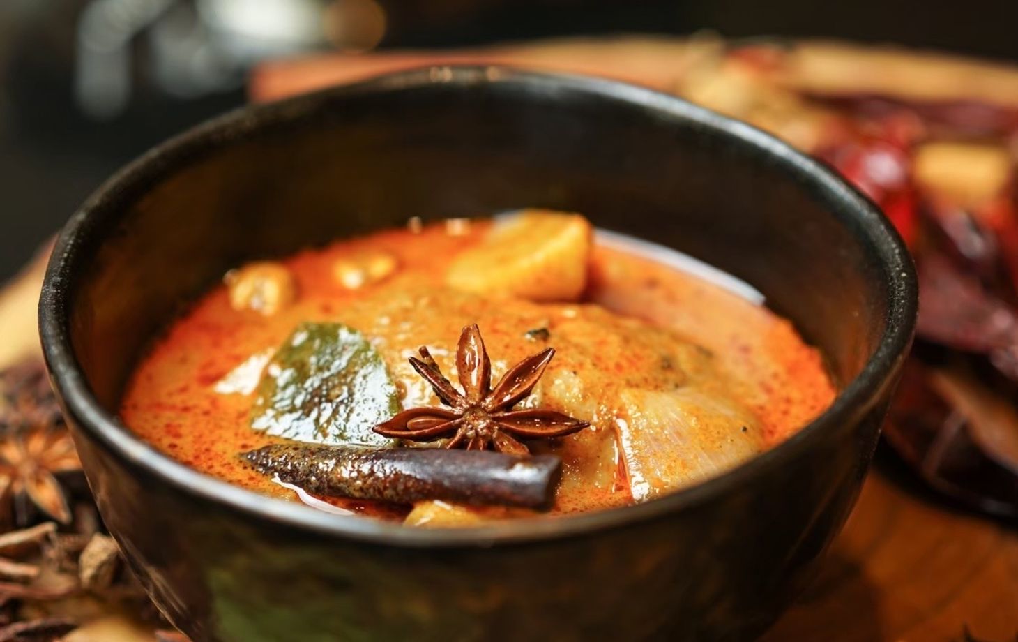 泰国传统凉亭烹饪课：经典上午课程（含市场导览）