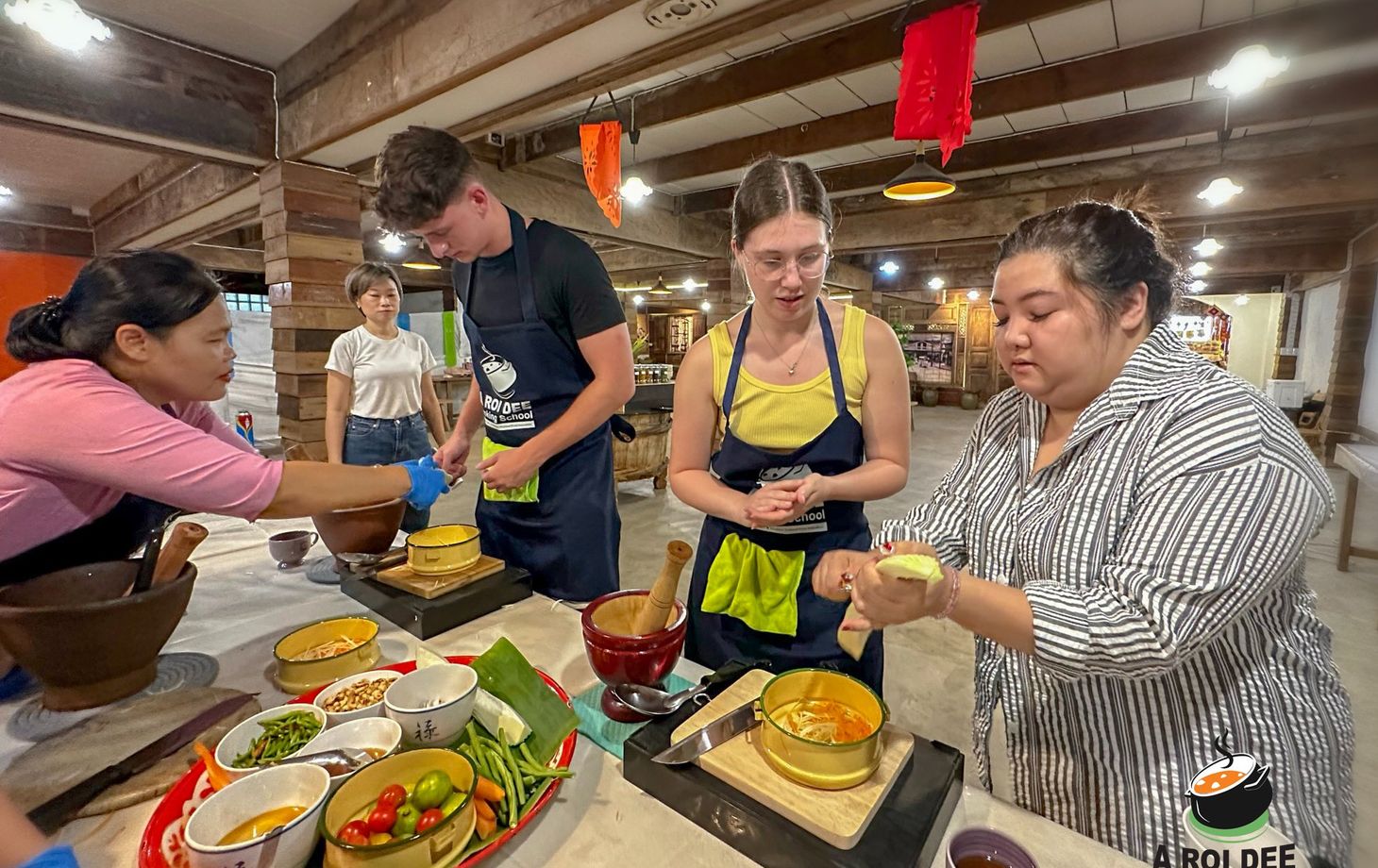 A ROI DEE Cooking School