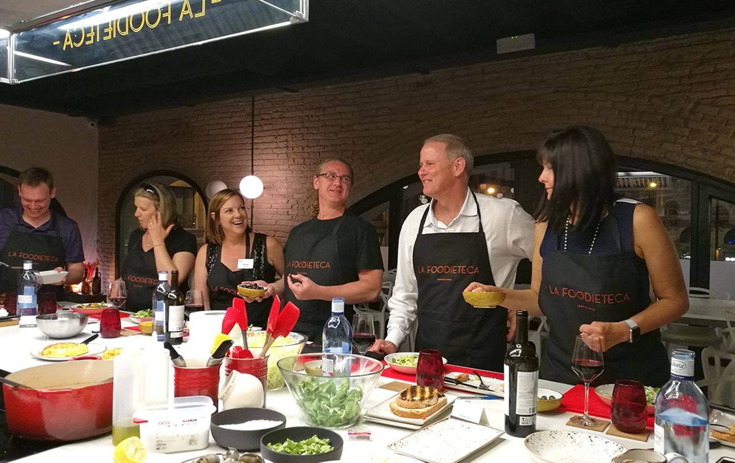 Spanischer Premium-Kochkurs im Designer-Loft: Paella & Tapas