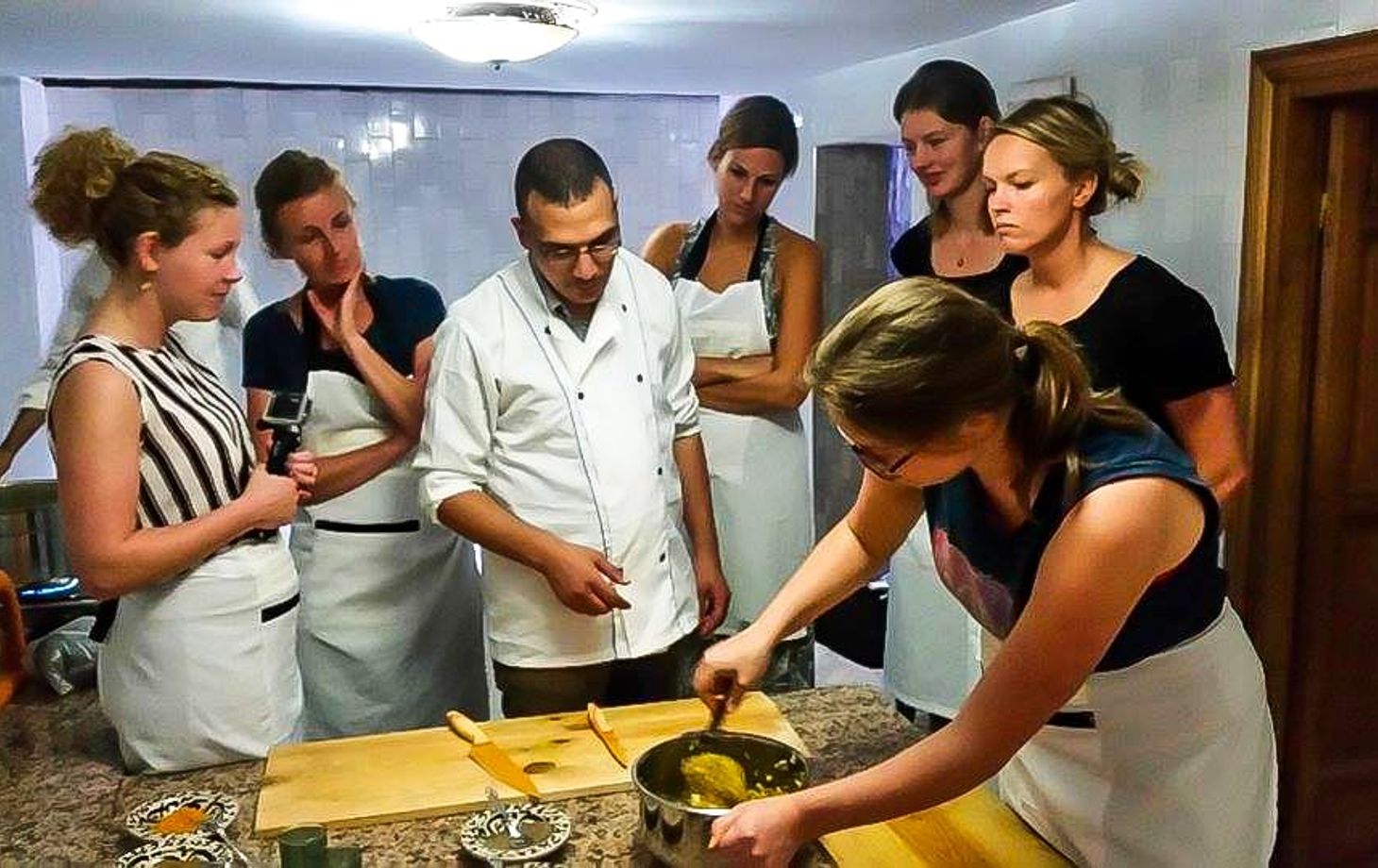 Fes Cooking Class in a Restaurant with Market (Souk) Tour