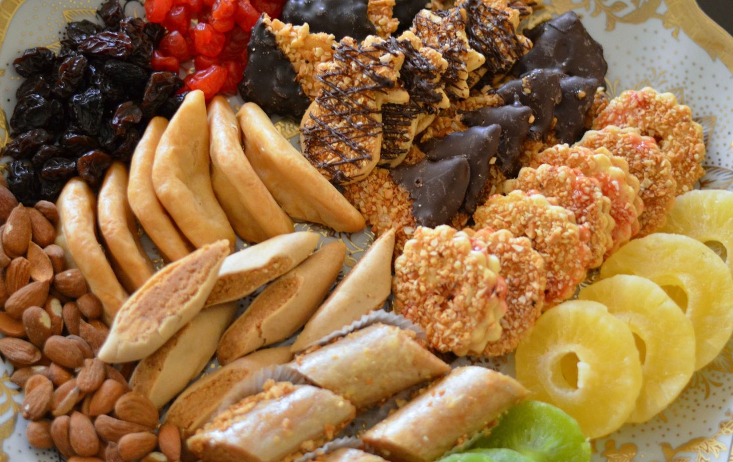 Moroccan Pastry Cooking Class with Souk Tour
