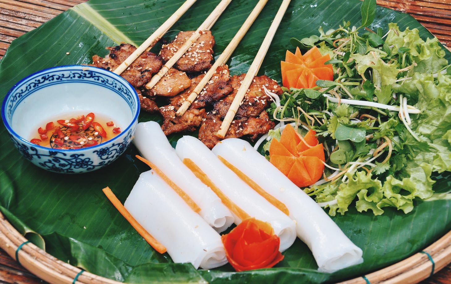 Market Visit with Vietnamese Culinary Class and Bicycle Tour