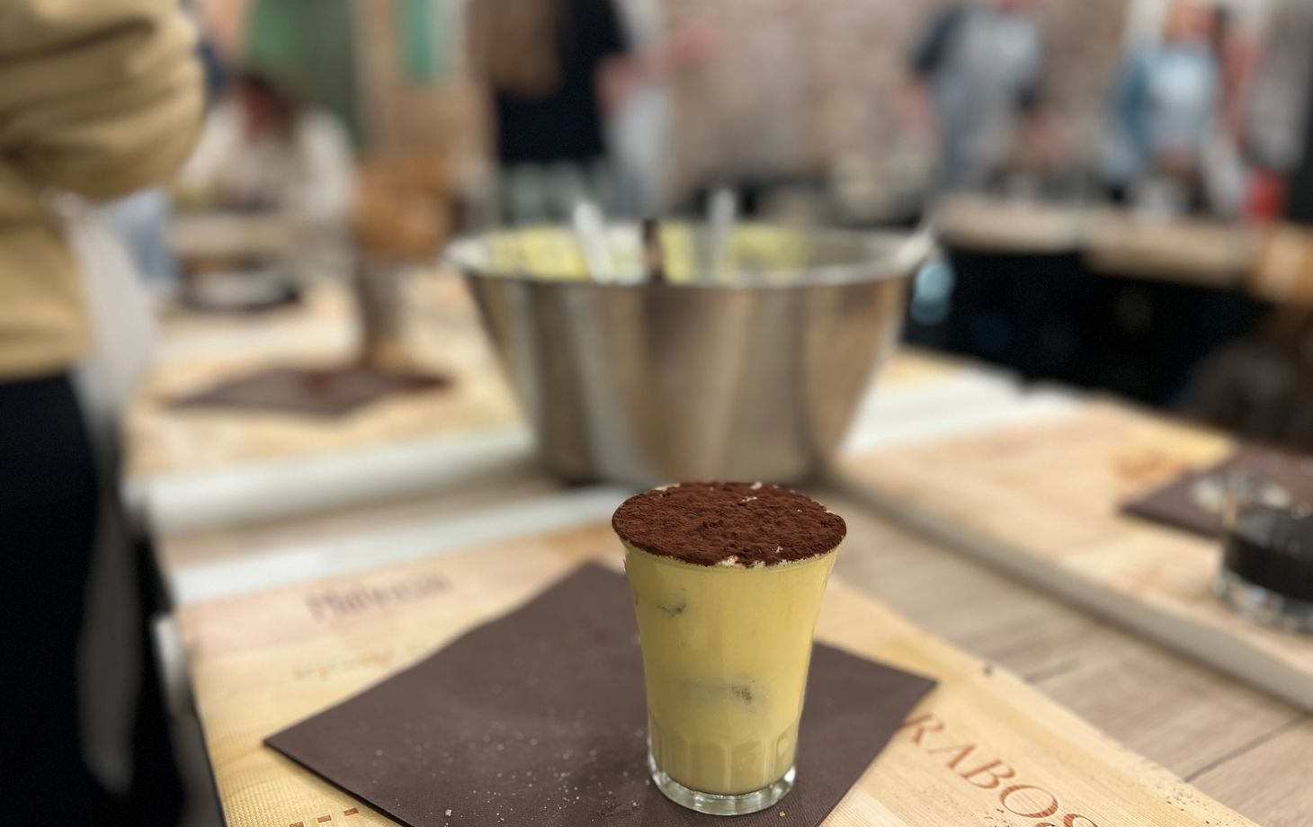 Naples : Fabrication de pizzas et de tiramisu avec du vin à volonté