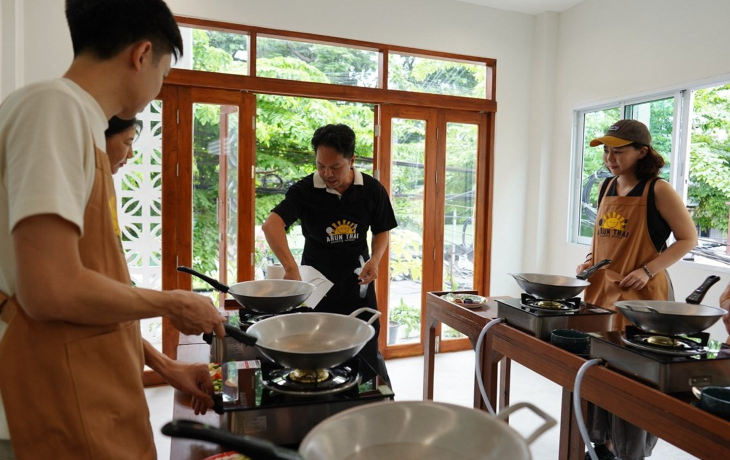 Taste of Thailand: Chinese-Language Cooking Class, Tuk Tuk Adventure & Market Tour (Opening Promo)