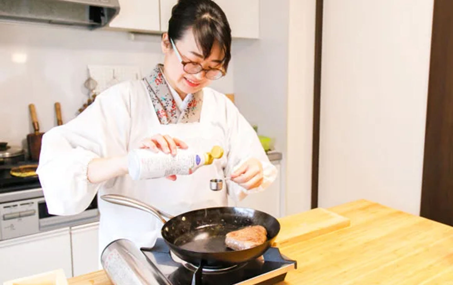 Osaka-Style Okonomiyaki Culinary Class in Osaka
