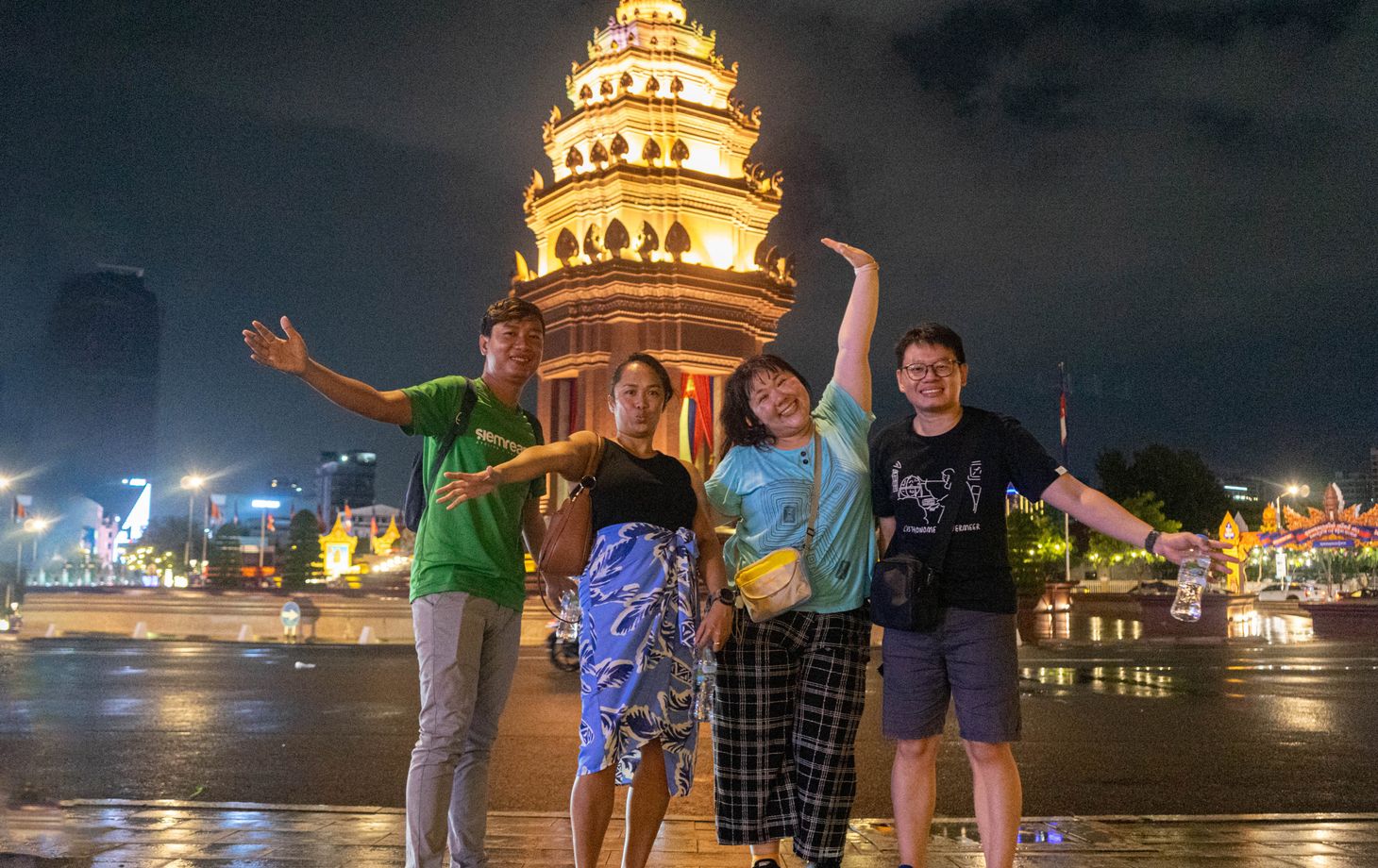 Experience an Evening Culinary Adventure in Phnom Penh with a Tuk Tuk Journey